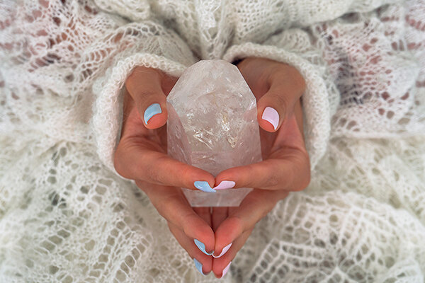 кристалът алунит